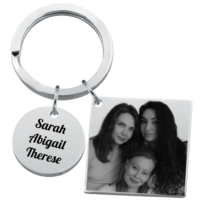 Brelok z tabliczkami w kształcie koła i kwadratu